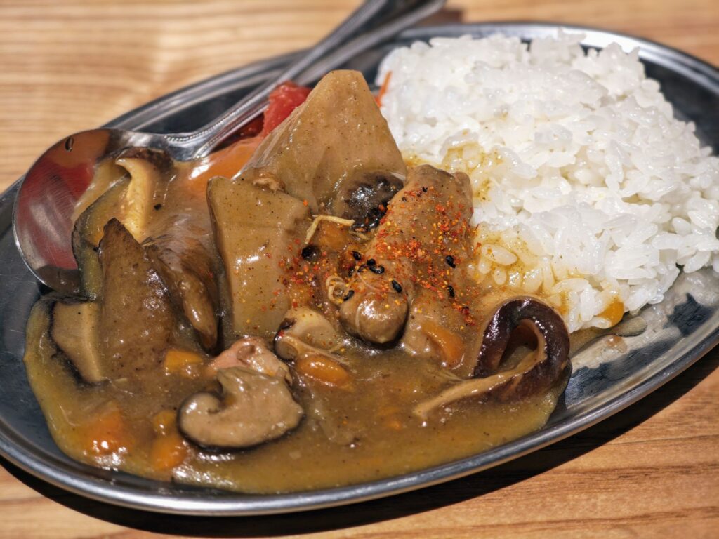 三軒茶屋の居酒屋ひでじろうの筑前煮カレー
