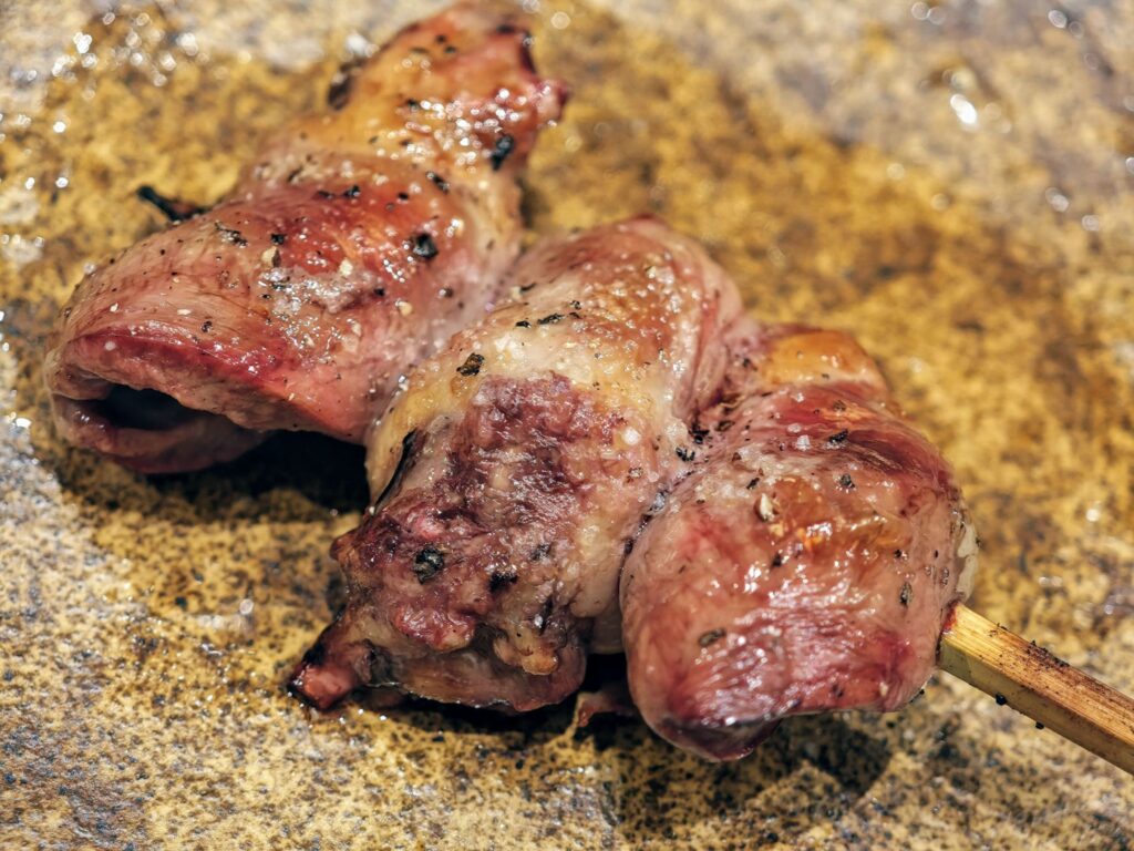 代々木上原「焼鳥 弥栄」のはつ