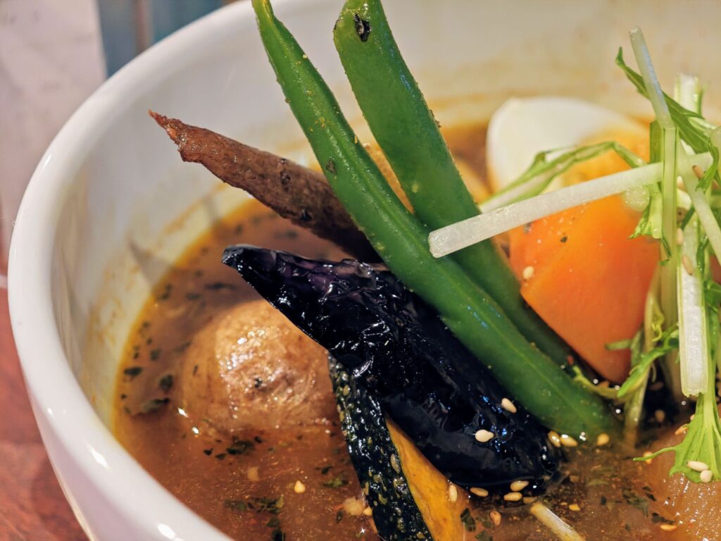 新宿「東京ドミニカ」の角煮スープカレー