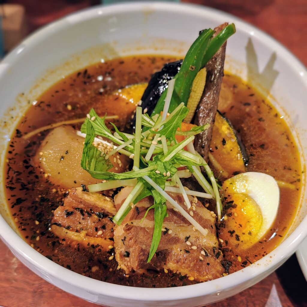 新宿「東京ドミニカ」の角煮スープカレー