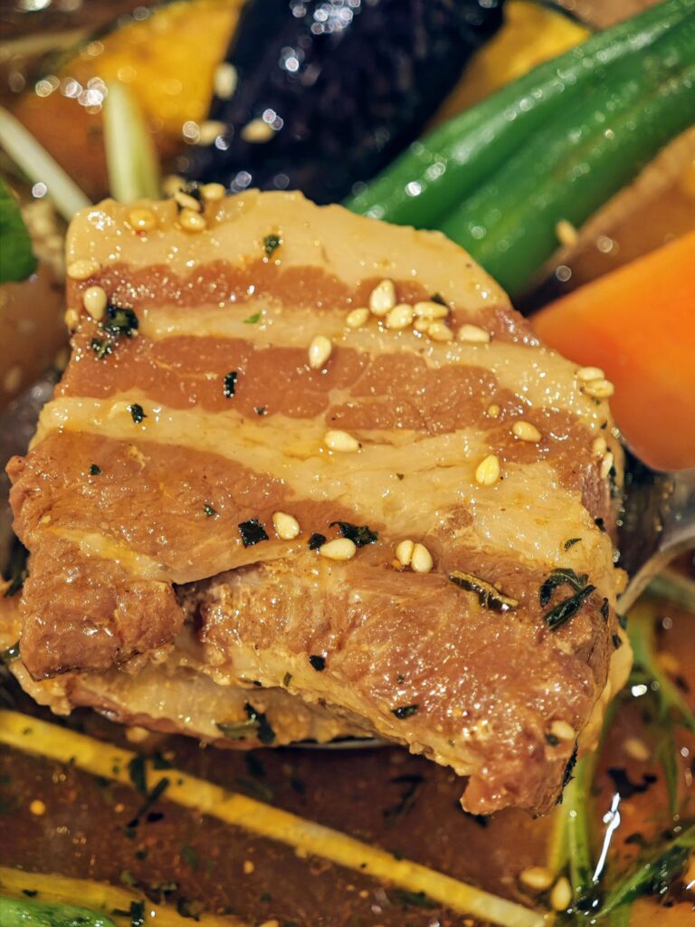 新宿「東京ドミニカ」の角煮スープカレー