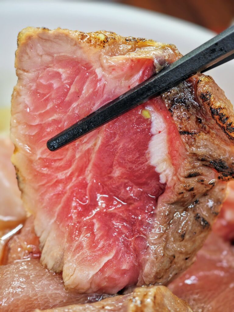 東京都中央卸売市場 足立市場場内「とくだ屋」のマグロの希少部位丼