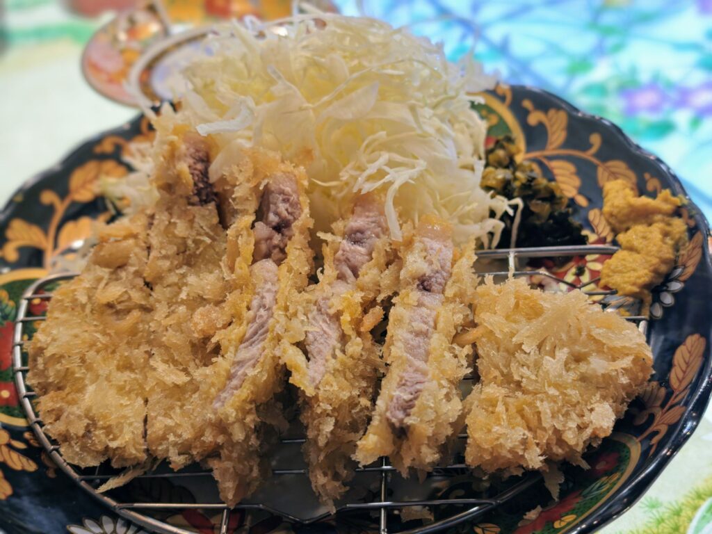 池袋「とんかつ・牛カツ 油屋」の上ロースカツ定食