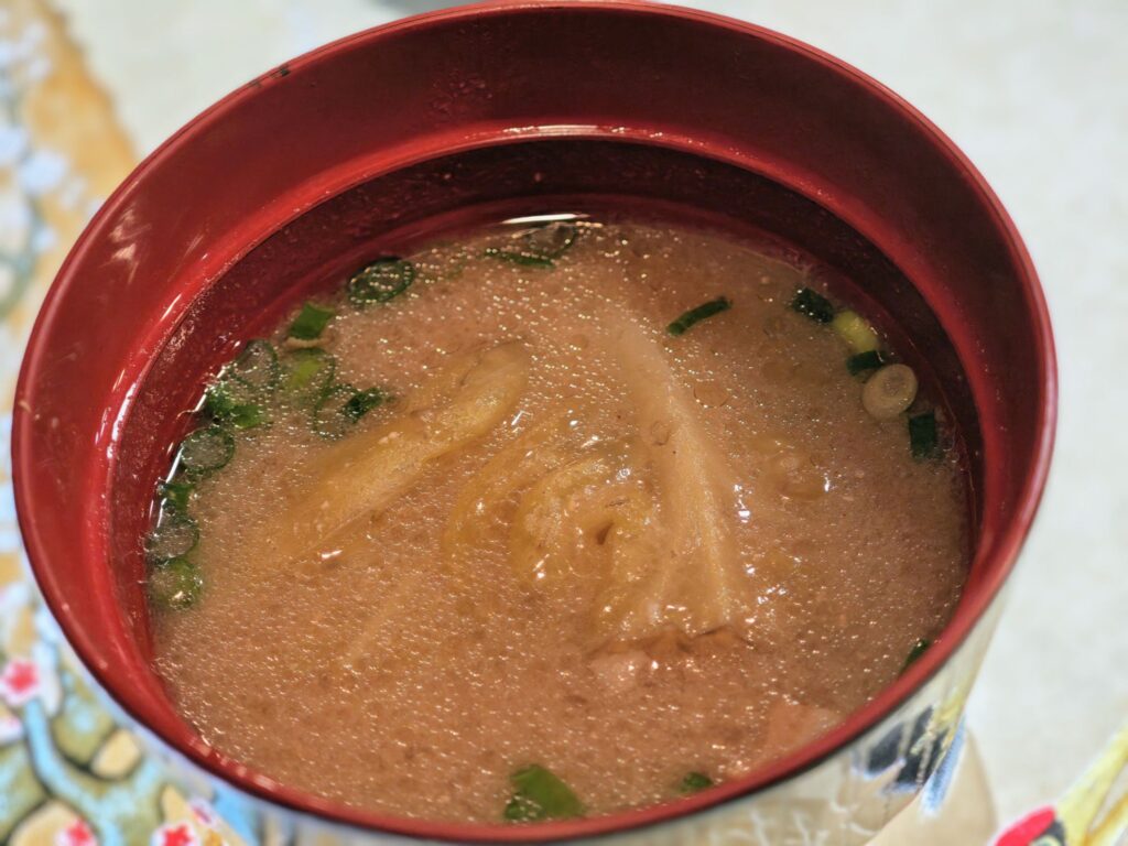 池袋「とんかつ・牛カツ 油屋」の味噌汁