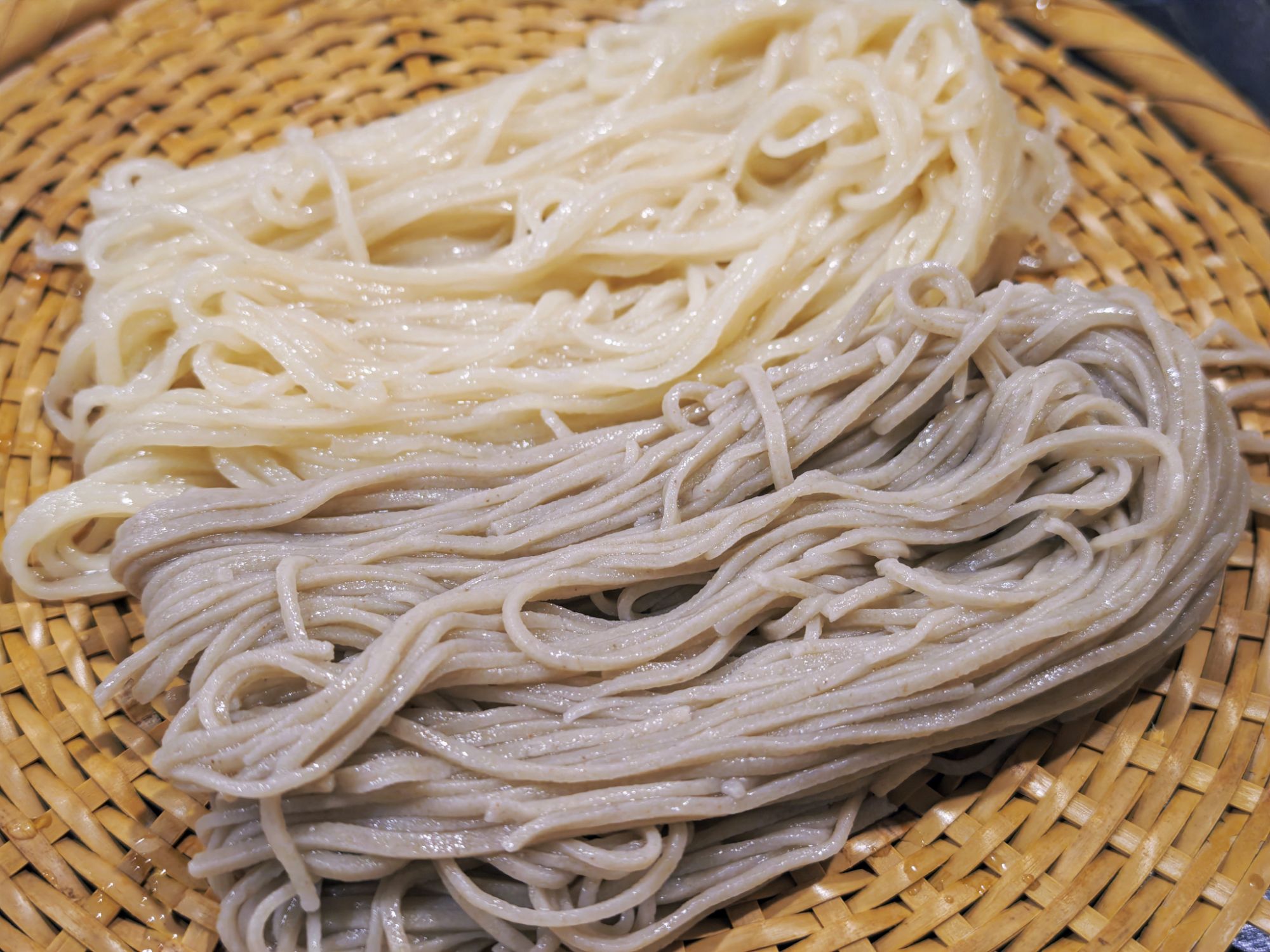 秋葉原「手打ち蕎麦切り 匠」の麦夫婦