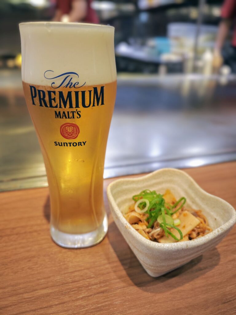 高田馬場「倉はし」のビールとお通し