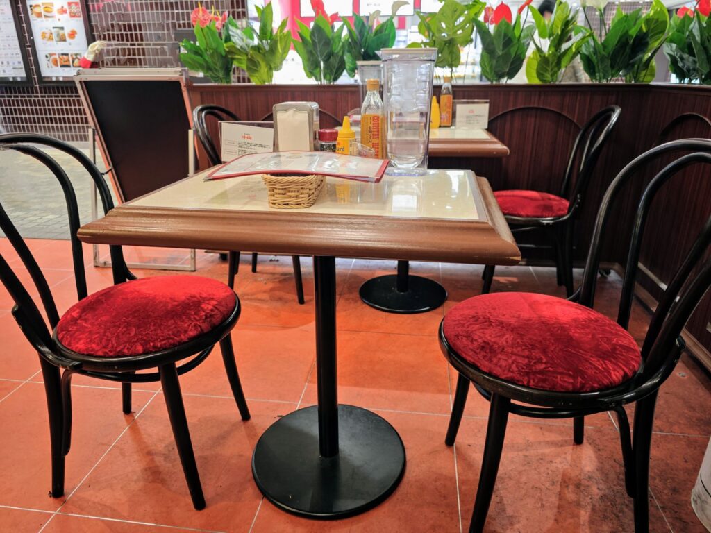 小岩「洋食喫茶 小山」の店内
