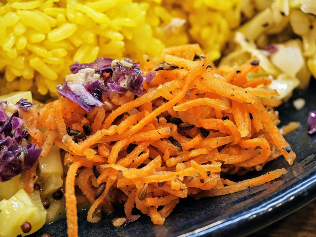 高円寺「スパイスカレー青藍」のカレーZ定食2種盛り