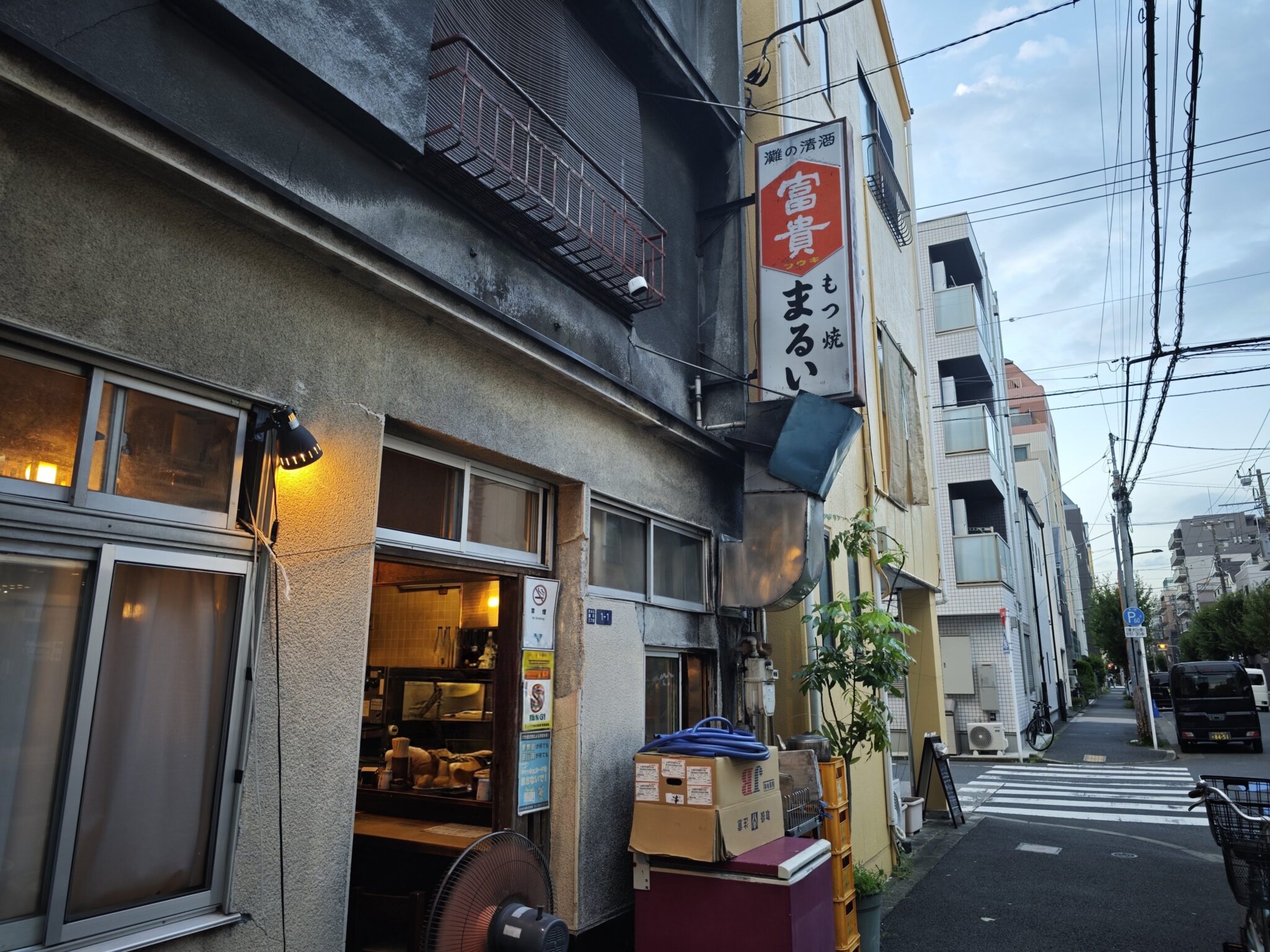 【押上『もつ焼 まるい』】老舗の「牛レバたれ焼き」が絶品すぎた話